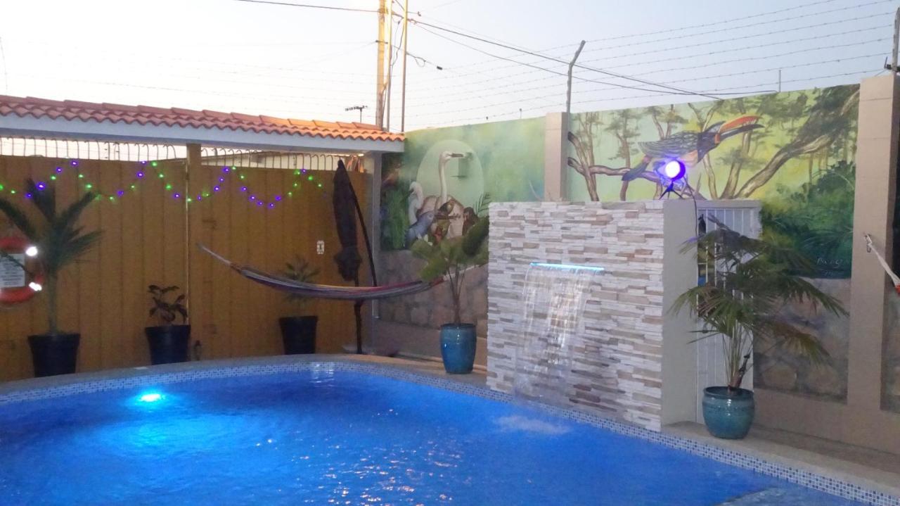 Estrella Salinas (Santa Elena)